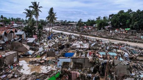 Al menos 85 fallecidos y más de un millón de afectados por un tifón en Filipinas