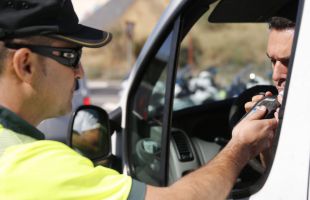 La DGT urge a rebajar la tasa de alcohol al volante: de 0,5 gramos por litro en sangre a 0,2