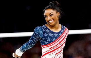 Simone Biles se opera el pecho y se somete a dos retoques estéticos en la cara