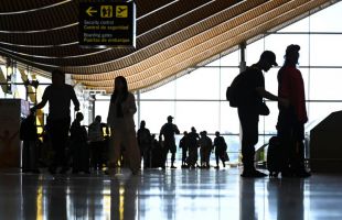Cae una red que introducía droga en Madrid con ayuda de empleados del aeropuerto