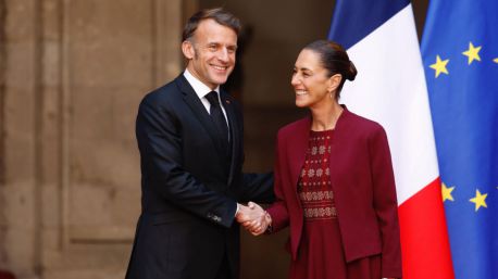 Sheinbaum habla de una 'nueva etapa' en la relación de México con Francia