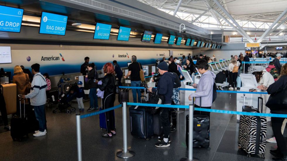 Estados Unidos sigue con su crisis aérea: segundo día con más de 1.000 vuelos cancelados