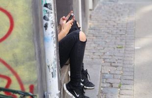 Radiografía de los niños e Internet: móvil a los 10 años, porno a los 11 y sexting 