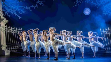 El Lago de los cisnes: la nueva generación, de Mathew Bourne, llega al Teatro Real