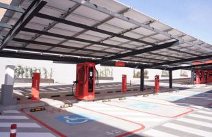 La 'electrolinera' pública más grande de Madrid está en Vicálvaro: 32 puntos de recarga