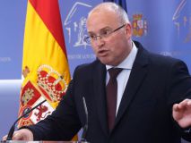 'Es una perla, nadie se fía': la letra de la canción de Rosalía que Tellado identifica con Sánchez