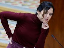 Ayuso llama 'inquiokupa' a Sánchez y 'caniches' del Gobierno a los diputados del PSOE