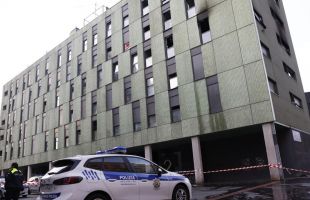 Muere el hombre que saltó por la ventana en un incendio en Barakaldo
 