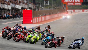 GP Valencia. Álex Márquez gana el último esprint de la temporada