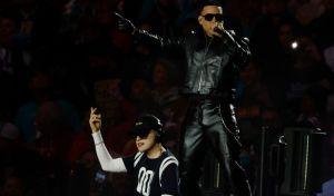 El show de Daddy Yankee y Bizarrap en el partido de la NFL en el Bernabéu