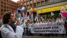 Se redoblan las protestas de los médicos contra Mónica García por su estatuto marco