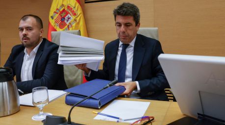 Mazón se siente víctima de los 'bulos' y acusa al Gobierno del 'apagón informativo' sobre los caudales