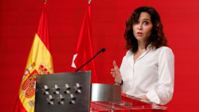 Ayuso responde al recurso judicial de Sánchez: 'Solo un dictador puede obligar a los médicos a hacer lo que no quieren'