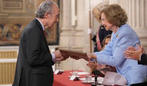 La Reina Sofía entrega a Luis Alberto de Cuenca el Premio de Poesía Iberoamericana