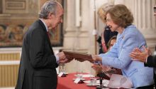 La Reina Sofía entrega a Luis Alberto de Cuenca el Premio de Poesía Iberoamericana