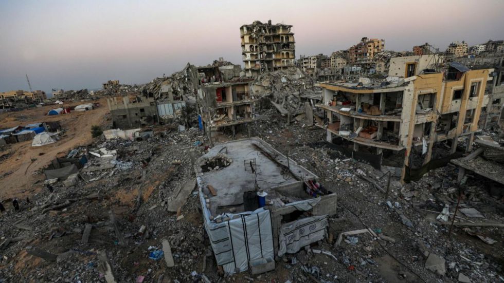 Israel lanza una oleada de bombardeos en toda Gaza y mata al menos a 20 personas