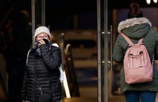 El tiempo: momento álgido del temporal, con nieve en cota de 300 metros