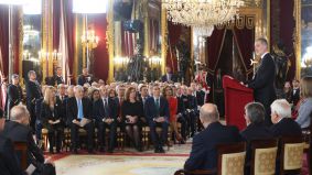 El Rey loa a la generación de la Transición por haber sabido anteponer 'el bien común'