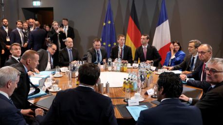 Macron, Merz y Starmer reclaman que la UE y la OTAN decidan en el acuerdo de paz sobre Ucrania