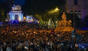 Madrid enciende sus luces navideñas ante 150.000 personas