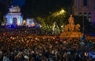 Madrid enciende sus luces navideñas ante 150.000 personas