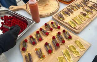 Nuevos usos culinarios del madroño: canelón de carrilleras o bombones de dulce de leche