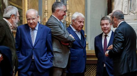 Felipe González, Alfonso Guerra y García-Page, en el Senado para homenajear a Lambán