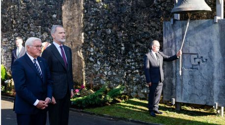 El presidente alemán participa con el Rey en una ofrenda floral en Guernica