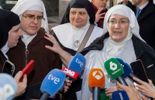 En libertad las dos exmonjas de Belorado investigadas por vender obras del convento