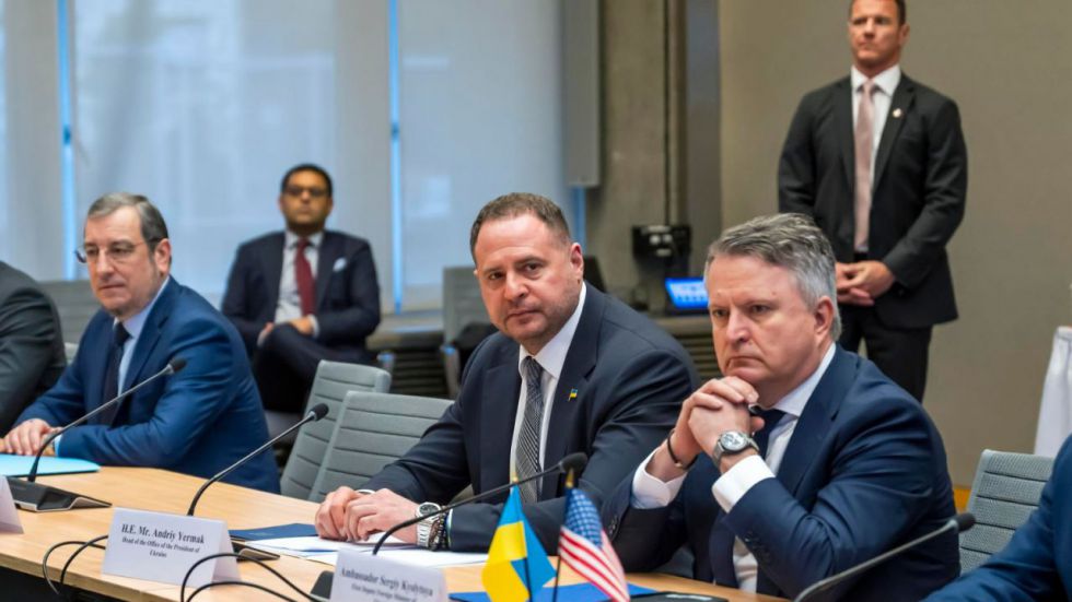 Zelenski anuncia la dimisión de su jefe de gabinete, Andrí Yermak, acorralado por la corrupción