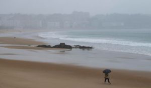 El tiempo: cielos muy nubosos y lluva en el noroeste peninsular para este lunes