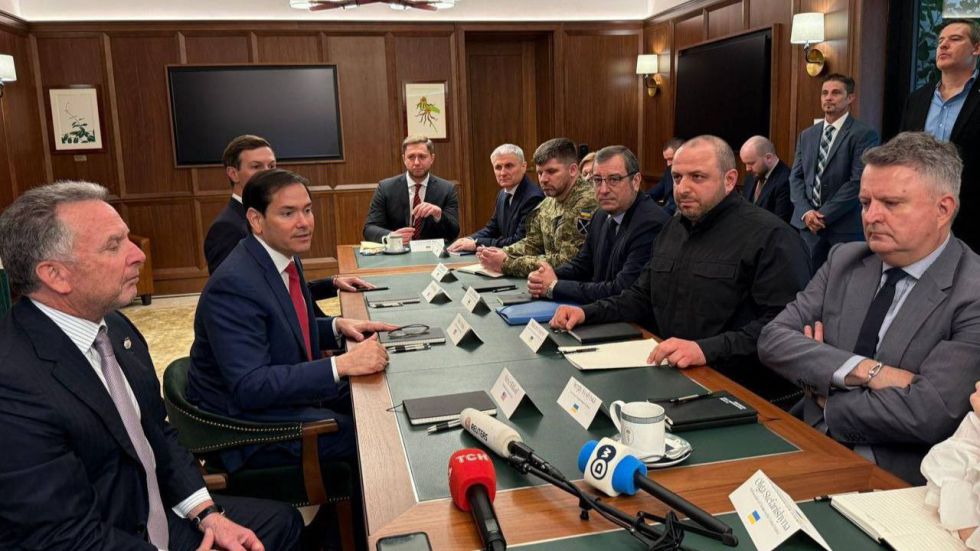 EEUU y Ucrania retoman en Florida el diálogo para una paz “duradera y próspera”