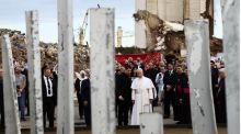 El Papa reza en la zona cero de la explosión del puerto de Beirut