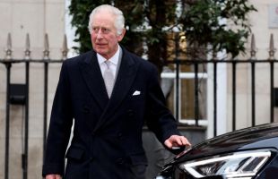 Carlos III despoja a su hermano Andrés de la Orden de la Jarretera