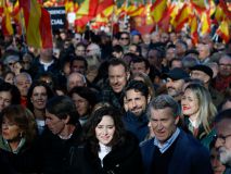Multitudinaria manifestación contra la 'mafia' de Sánchez: 'El sanchismo es corrupción y tiene que salir del Gobierno'