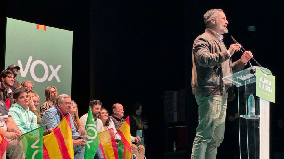 Abascal pide a Feijóo y Page que 'demuestren' su no a Sánchez en una moción de censura