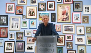 Muere el emblemático fotógrafo británico Martin Parr, cronista de lo cotidiano