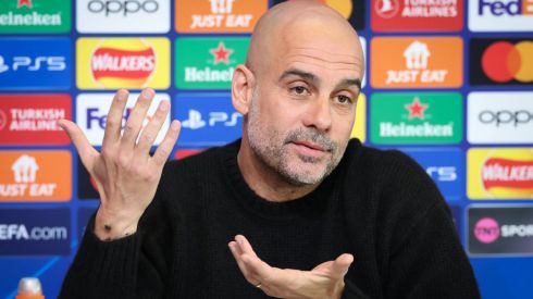 Guardiola apoya a Xabi Alonso: 'Como no meará colonia, le irá bien'