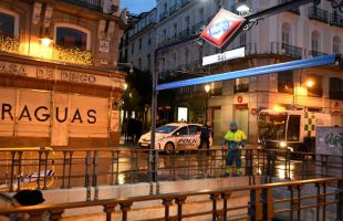 Un magrebí da una paliza a una anciana de 80 años en la estación de metro de Sol