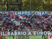 Ultras polacos atacan el autobús de los aficionados del Rayo y causan nueve heridos
