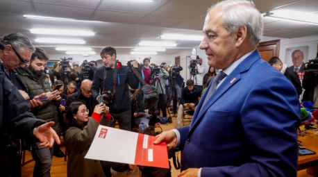 El PSOE exige a Tomé que entregue sus actas como diputado provincial y alcalde de Monforte