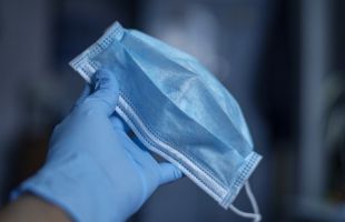 Madrid recomienda el uso de mascarilla en residencias, hospitales y centros de salud