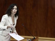 Ayuso arremete contra los 'señoros de Moncloa' y se pregunta si el sucesor de Sánchez va a ser Rocco Sifredi