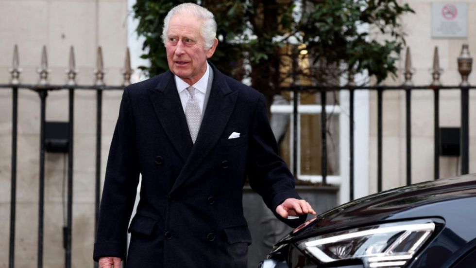 Carlos III anuncia que su tratamiento de cáncer podrá 'reducirse' en el próximo año