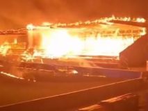 Insólito: el Haka finlandés desciende y sus hinchas incendian el estadio como castigo