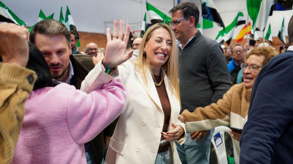 María Guardiola abofetea a Gallardo porque 'actúa como una sucursal del sanchismo'
