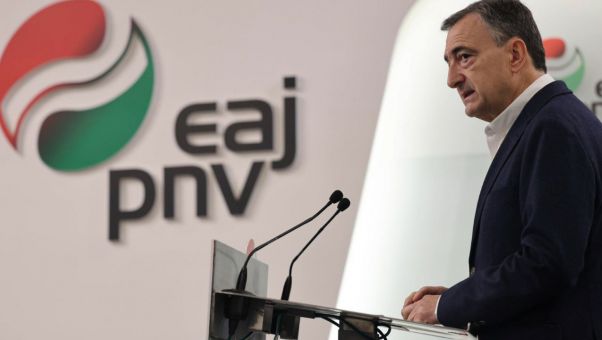 El presidente del PNV, Aitor Esteban, avisa al líder socialista que 'así no se puede aguantar año y medio'.