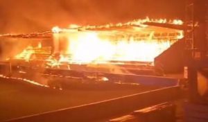 Insólito: el Haka finlandés desciende y sus fans queman el estadio como castigo