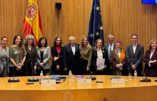 Pacientes reclaman terapias más eficaces para la progresión silenciosa de la esclerosis múltiple