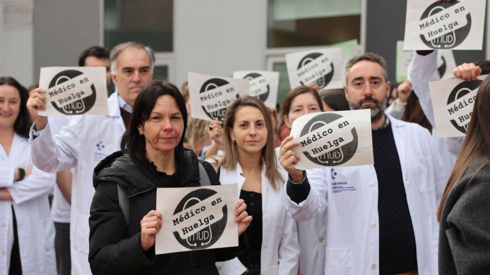 Varios sindicatos desconvocan la huelga sanitaria, pero el mayoritario la mantiene